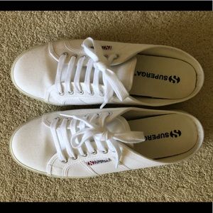 Slip on sneakers, look unworn